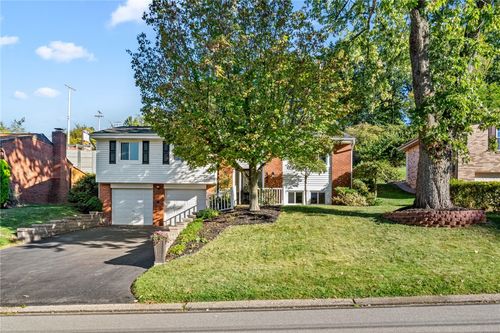 389 Tara Dr, Pleasant Hills, PA, 15236-4318 | Card Image