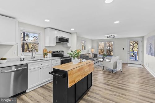 42101 Valley Dr, MECHANICSVILLE, MD, 20659-2770 | Card Image