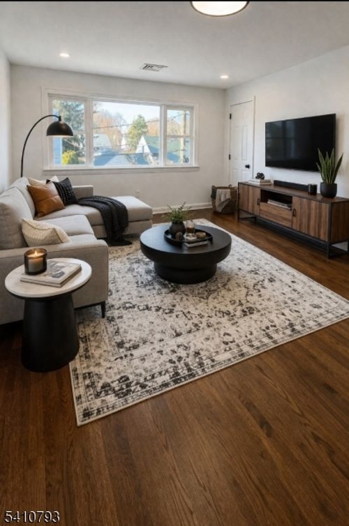 28 Washburn Pl, Caldwell, NJ, 07006-5615 | Card Image