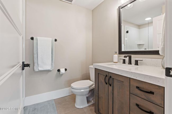 Lower level bathroom | Image 20