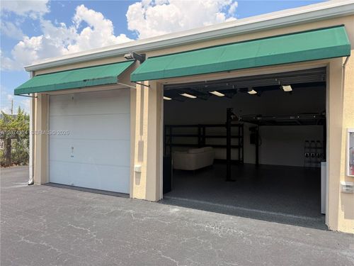 20-4233 Ne 12th Ter, Oakland Park, FL, 33334-4722 | Card Image
