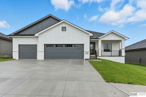 16718 Mormon St, Bennington, NE, 68007-5638 | Card Image