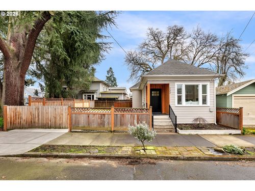 722 Ne Skidmore St, Portland, OR, 97211-3470 | Card Image