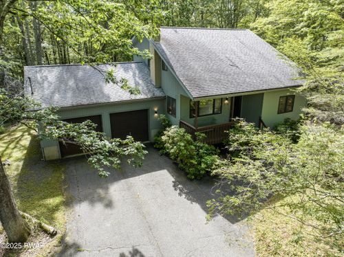 216 Canterbrook Dr, Lords Valley, PA, 18428 | Card Image