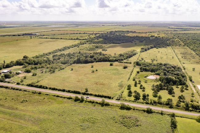 000 N Fm 1724 Rd, Home with 0 bedrooms, 0 bathrooms and null parking in Hankamer TX | Image 4