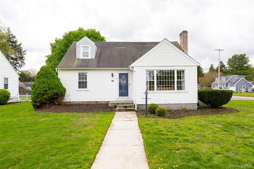 26 Crumwold Pl, Hyde Park, NY, 12538-1107 | Card Image