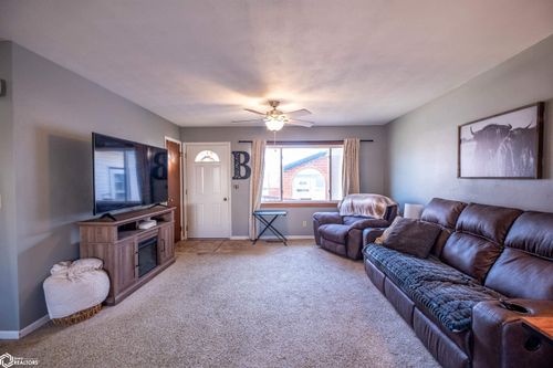 2013 Wardview Rd, Marshalltown, IA, 50158-5154 | Card Image