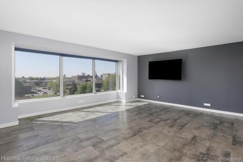 apt-305-1300 E Lafayette St, Detroit, MI, 48207-2918 | Card Image