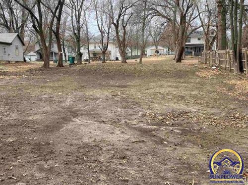 620 New York Ave, Holton, KS, 66436-1742 | Card Image
