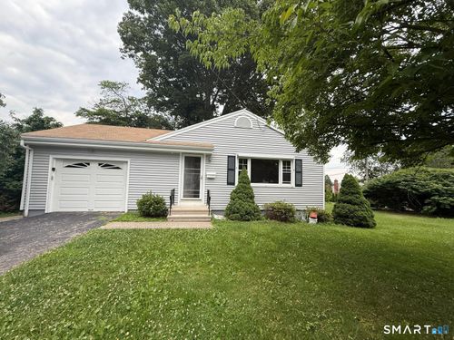 82 Crown St, Trumbull, CT, 06611-3102 | Card Image