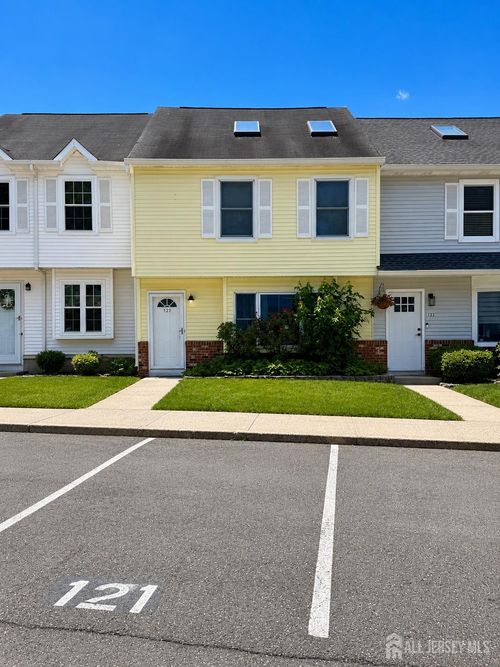 121 Joan Ct, Jackson, NJ, 08527-2366 | Card Image