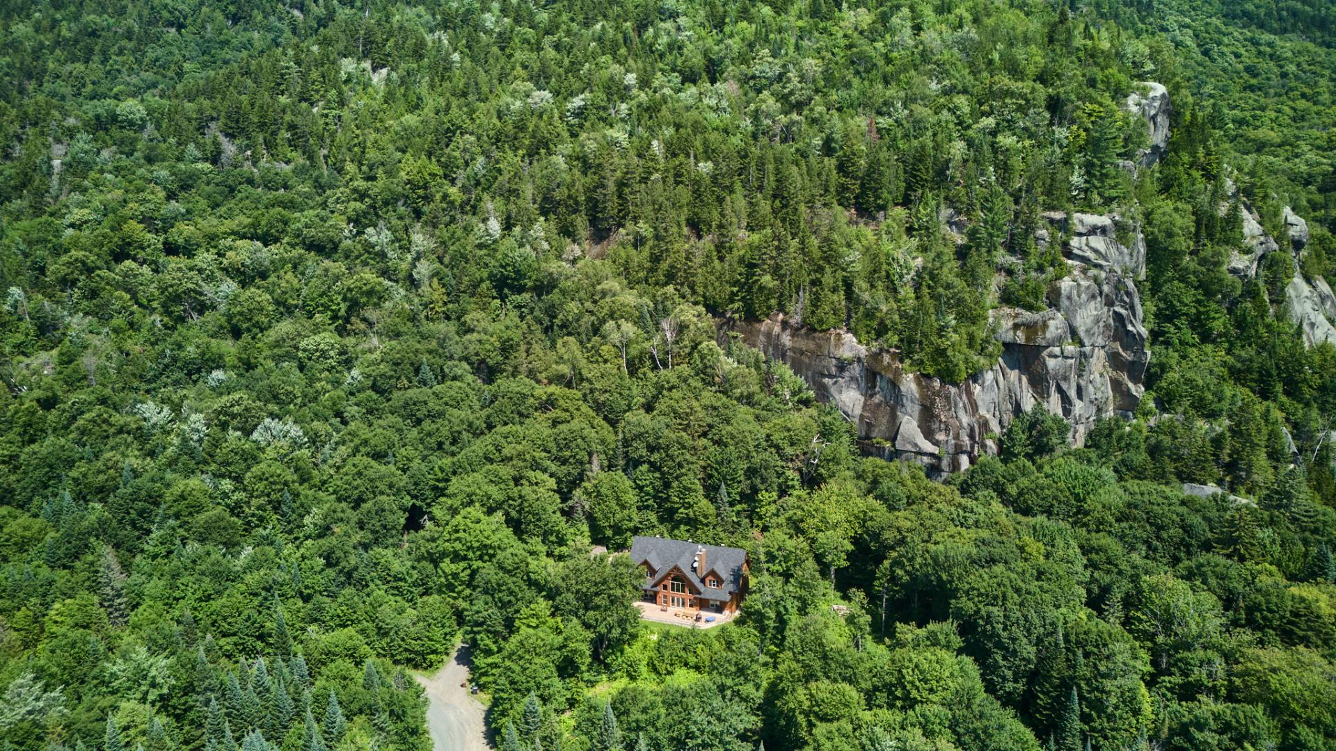 Residential in Lac-Supérieur