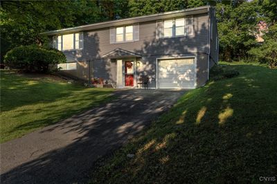 104 Fieldcrest Drive, House other with 3 bedrooms, 2 bathrooms and null parking in Camillus NY | Image 1