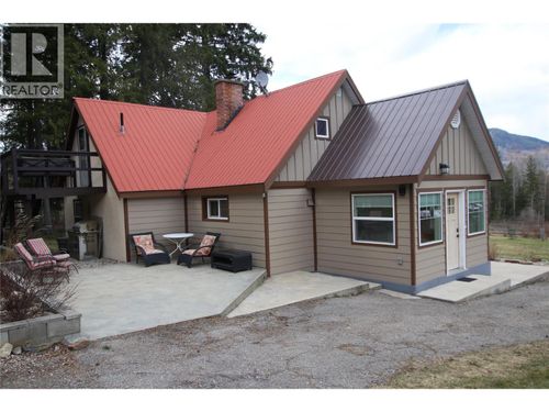 413 Willow St, Fauquier, BC, V0G1K0 | Card Image