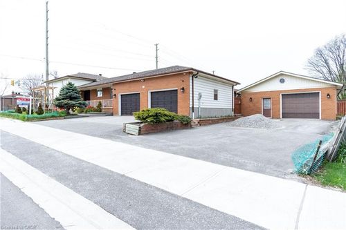 146 Harvie Rd, Barrie, ON, L4N9E3 | Card Image