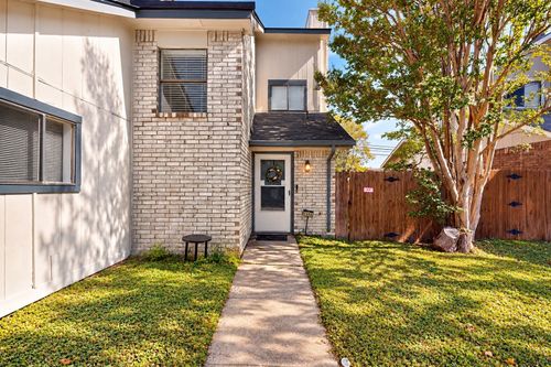 2608 Isbella Dr, Grand Prairie, TX, 75052-5310 | Card Image