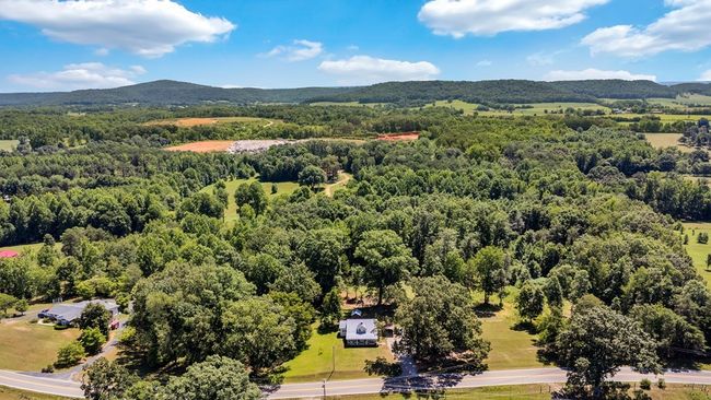 13593 Old Kentucky Rd, Home with 1 bedrooms, 1 bathrooms and 2 parking in Sparta TN | Image 24