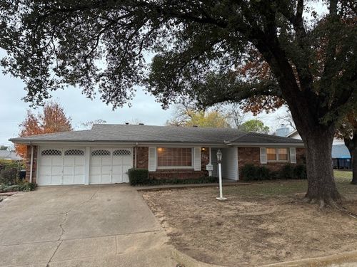 216 Bellvue Drive, Fort Worth, TX, 76134 | Card Image