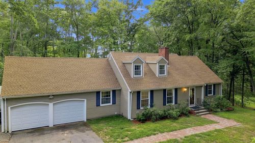 23 Bradford Street, North Andover, MA, 01835 | Card Image
