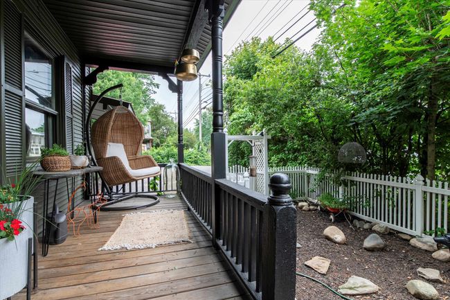 Front porch with privacy hedge | Image 17