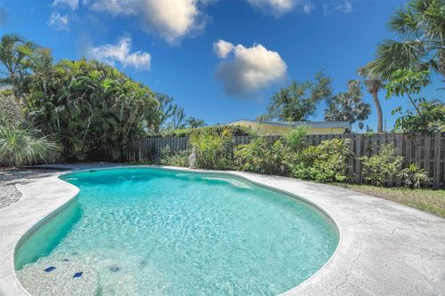 3217 Restful Ln, SARASOTA, FL, 34231-7340 | Card Image