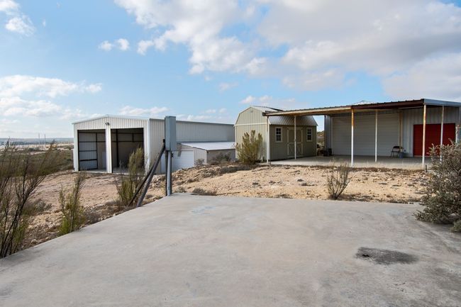 Manufactured / mobile home with an outbuilding and a garage | Image 7