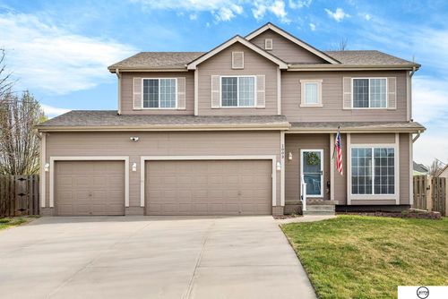 1003 Valleyview Dr, Papillion, NE, 68046-8200 | Card Image