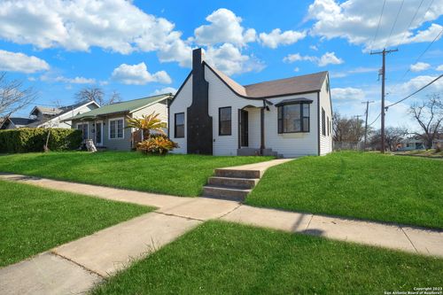 202 Rockwood Ct, San Antonio, TX, 78210-4032 | Card Image