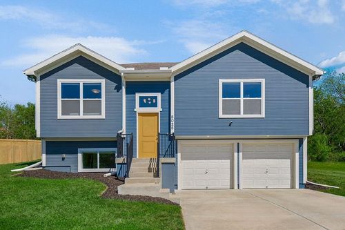 5025 N Belmont Ave, Kansas City, MO, 64119-3860 | Card Image