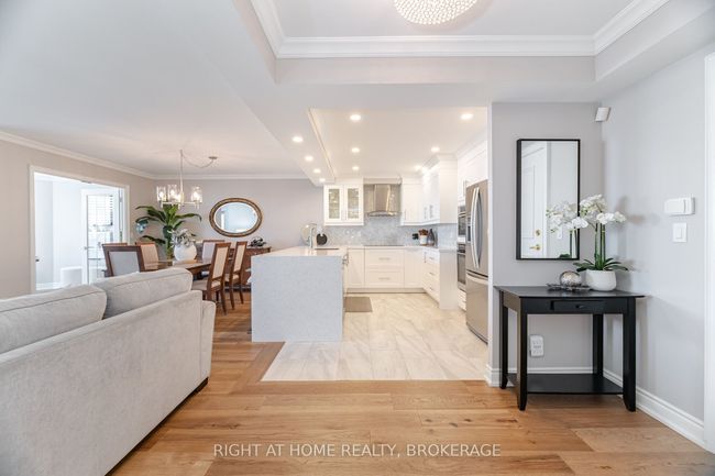 1106 - 442 Maple Ave, Condo with 3 bedrooms, 2 bathrooms and null parking in Burlington ON | Image 6