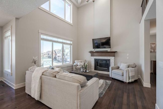 24 Bayside Link Sw, Home with 4 bedrooms, 3 bathrooms and 5 parking in Airdrie AB | Image 2