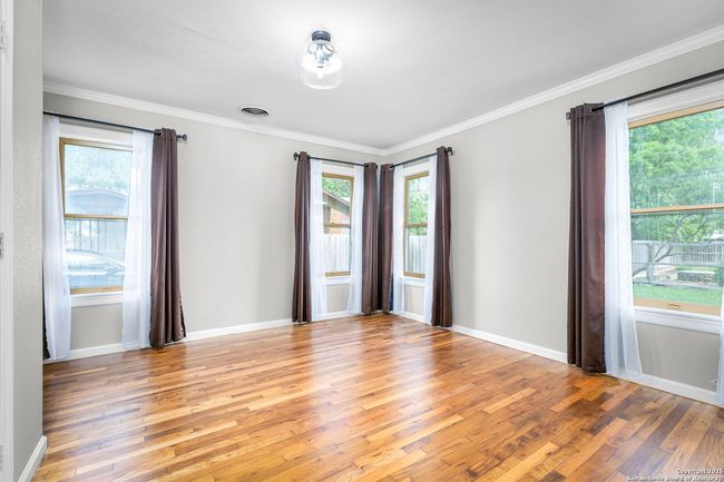 150 W Faust St, House other with 2 bedrooms, 3 bathrooms and null parking in New Braunfels TX | Image 5