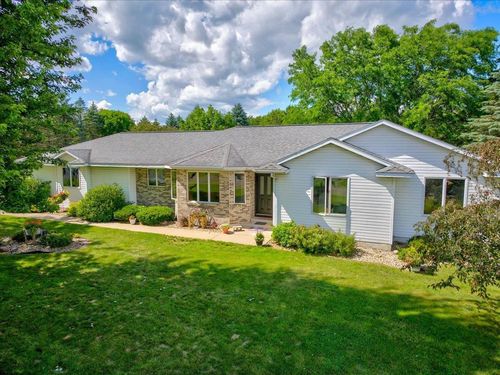 W7852 Donlin Dr, Pardeeville, WI, 53954-9596 | Card Image
