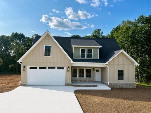 470 Somerset Dr, Appomattox, VA, 24522-1133 | Card Image