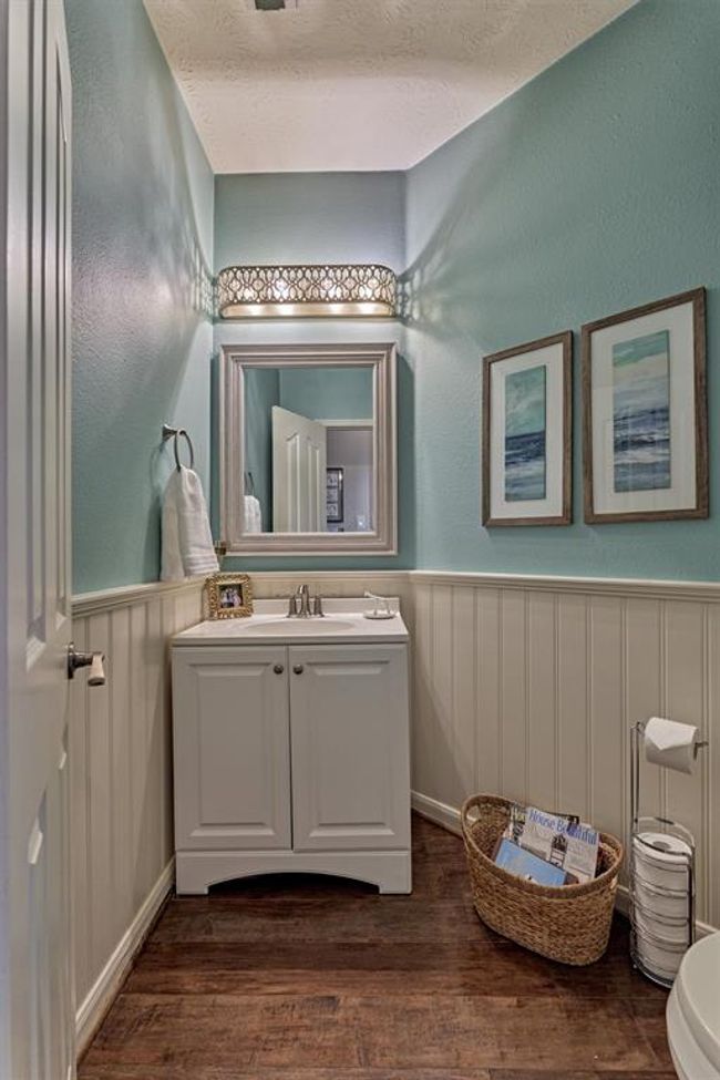 Down the hall from Formal Dining room is Half Bath. | Image 15