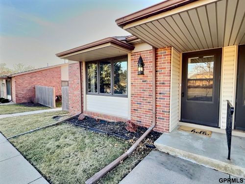 13-916 Carriage Way, Lincoln, NE, 68510-4421 | Card Image