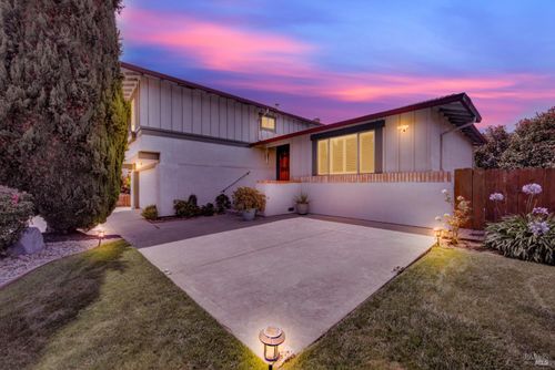 1305 Corcoran Ave, Vallejo, CA, 94589-1845 | Card Image