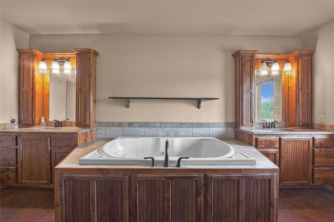 21698 Sw Coombs Rd, House other with 4 bedrooms, 4 bathrooms and null parking in Cache OK | Image 14