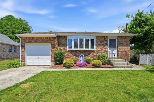 98 Evergreen Ave, Bethpage, NY, 11714-1528 | Card Image
