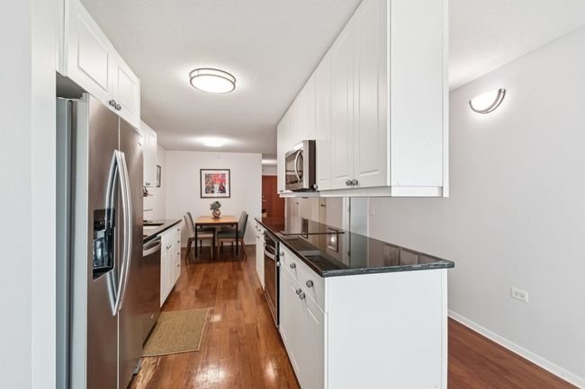 APT-1017 - 800 Elgin Rd, Condo with 2 bedrooms, 2 bathrooms and 1 parking in Evanston IL | Image 6
