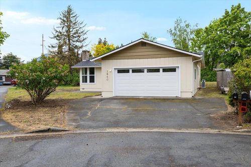 1840 Conestoga Drive, Grants Pass, OR, 97527 | Card Image