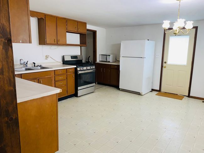 807 W Washington St, House other with 3 bedrooms, 1 bathrooms and 4 parking in Pontiac IL | Image 20