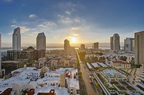 1705-645 Front Street, San Diego, CA, 92101 | Card Image