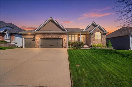 2207 Prairie Creek Dr, Kearney, MO, 64060-7632 | Card Image