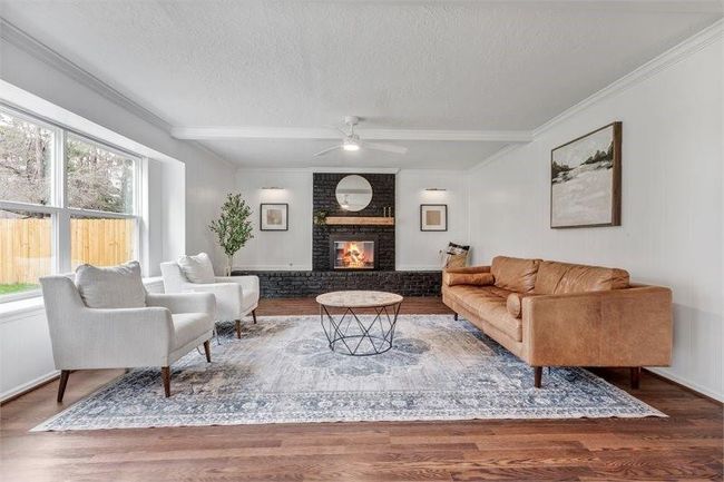 Living Room | Image 14
