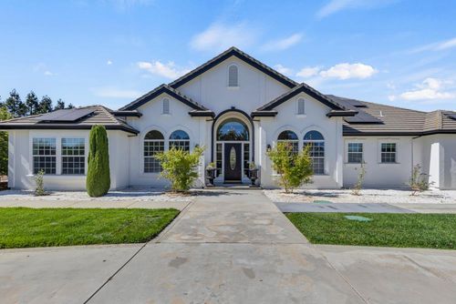 9811 Kapalua Ln, Elk Grove, CA, 95624-5003 | Card Image