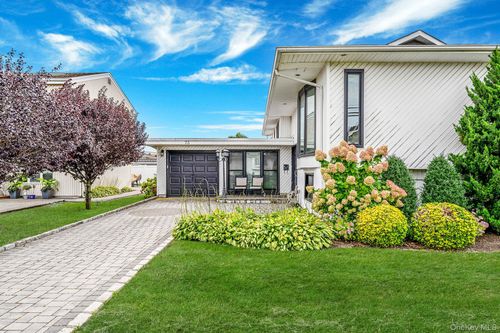 73 Elaine Dr, Oceanside, NY, 11572-5708 | Card Image