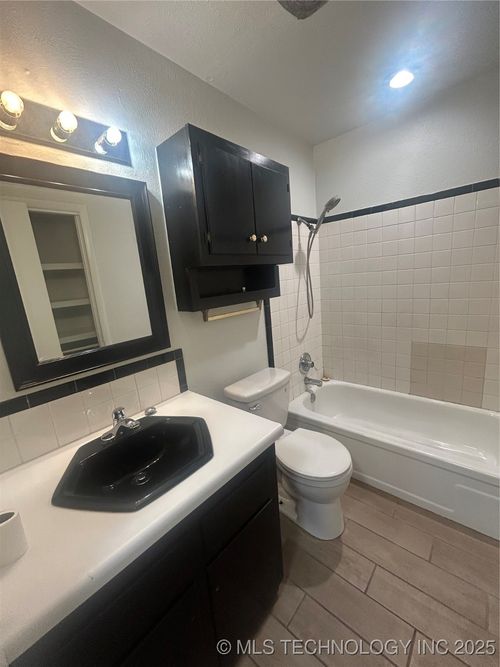 unit-d-4909 S Utica Ave, Tulsa, OK, 74105-4831 | Card Image