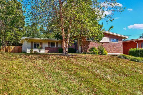 1132 Rosetree Ln, Anderson Twp, OH, 45230-4042 | Card Image