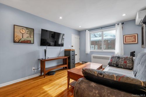 1-218-01 68th Ave, Oakland Gardens, NY, 11364-2606 | Card Image